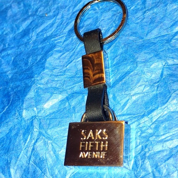 Saks fifth avenue vintage keychain - Picture 1 of 1